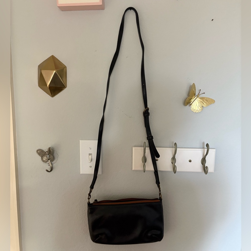 Universal Thread Black Crossbody Bag